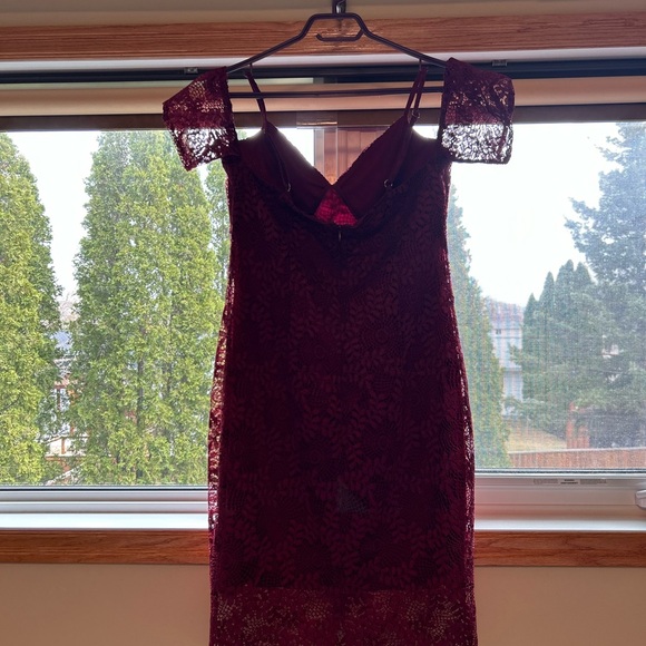Size 12 Guess dress with off the shoulder lace cuffs and thin straps. - Picture 3 of 3